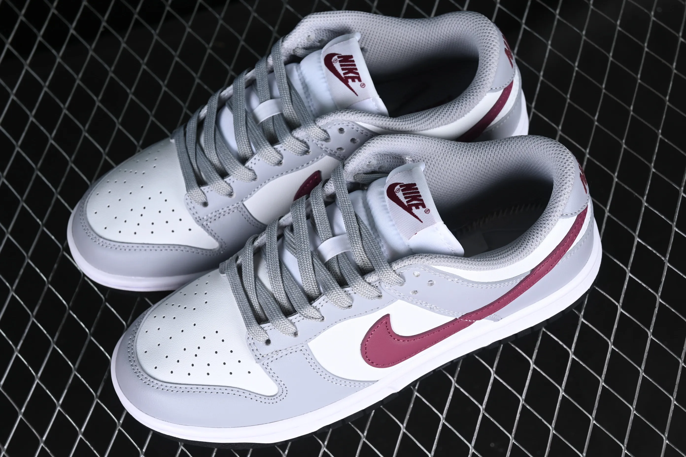 All categories Nk SB Dunk series Nk SB Dunk Low low-top sneakers J version Nk Dunk Low "Grey White" gray burgundy low-top retro sports and leisure sneakers DD1503-122